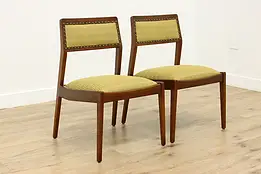Pair of Midcentury Modern Vintage Walnut Side Chairs Gaylord #57521