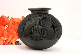 Mexican Oaxaca Vintage Black Clay Pottery Vase #59272