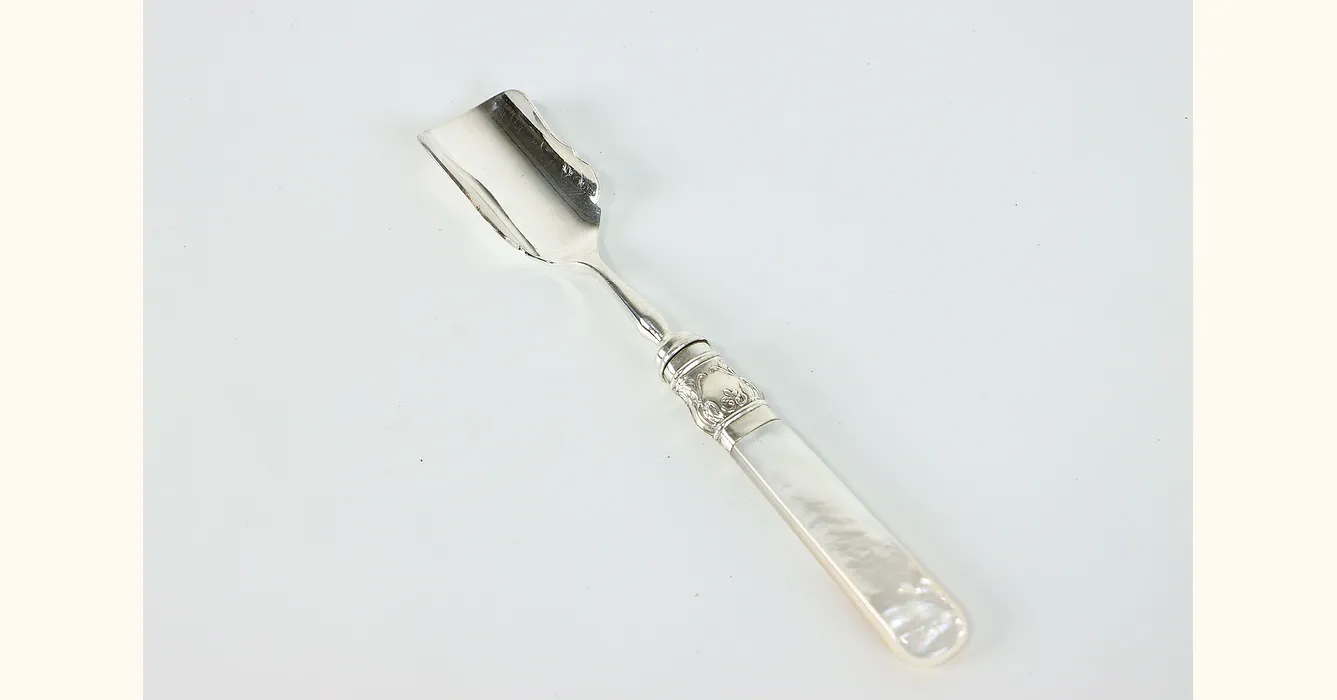 Traditional Silverplate Antique Pearl Handle Cheese or Marrow Scooper