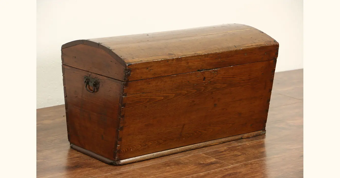 Antique Chests, Types of Chests, Immigrants Chests, Antique Travel Trunks 