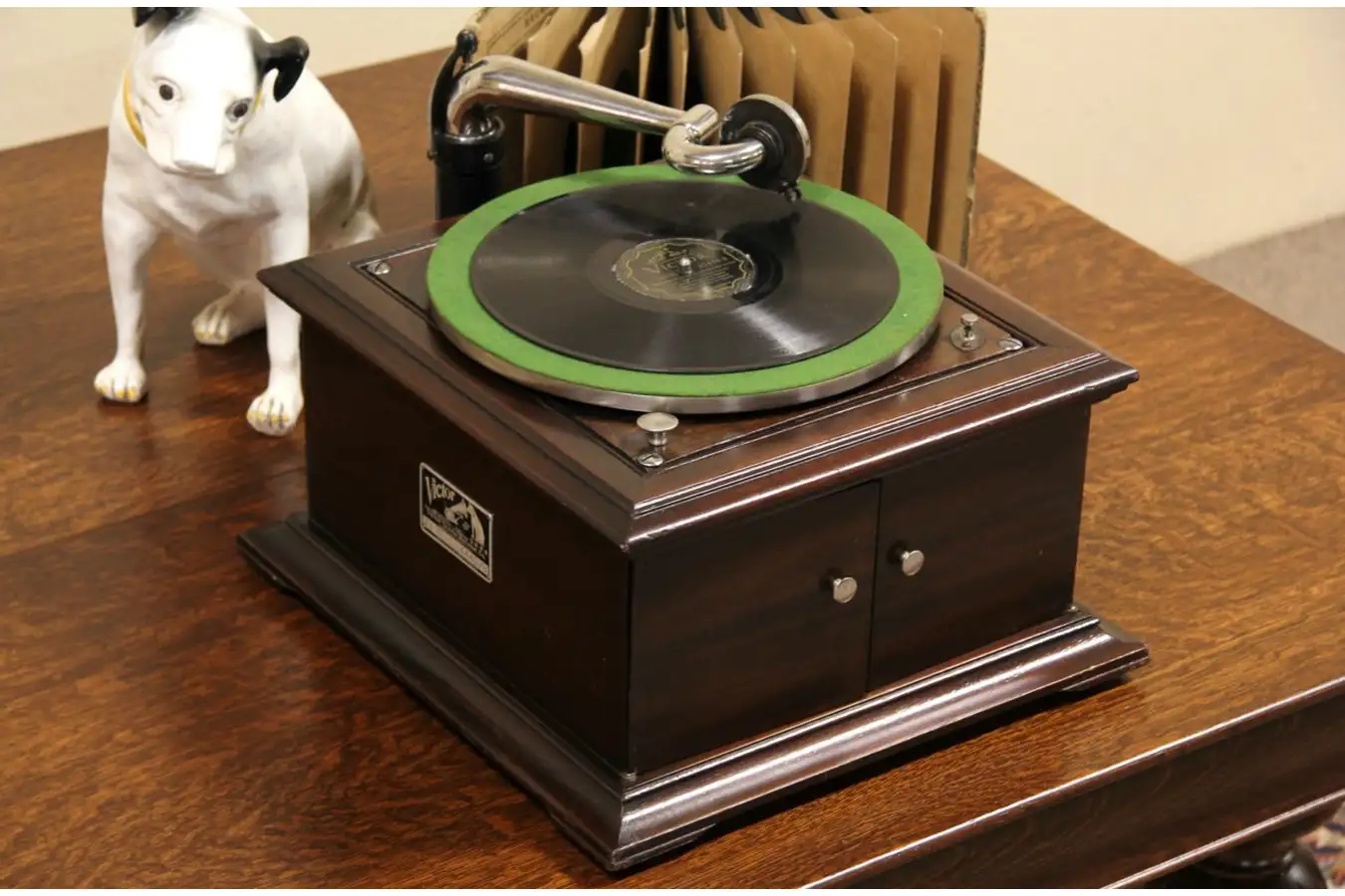 Victor VV-VI Tabletop 1915 Antique Mahogany Victrola Phonograph
