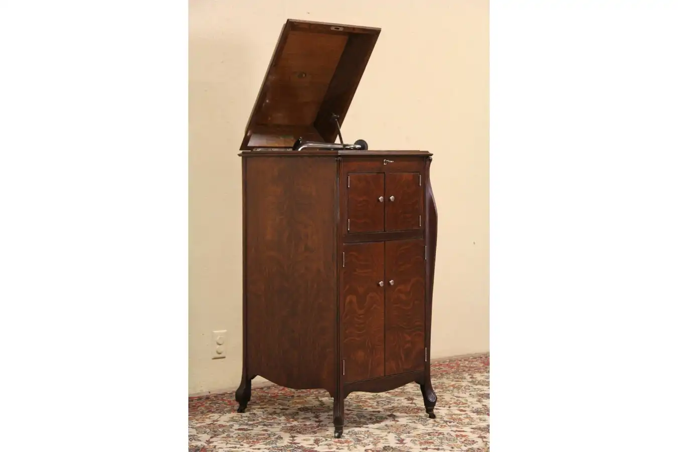 Victor Victrola Oak Antique Phonograph Record Player Model VVXI