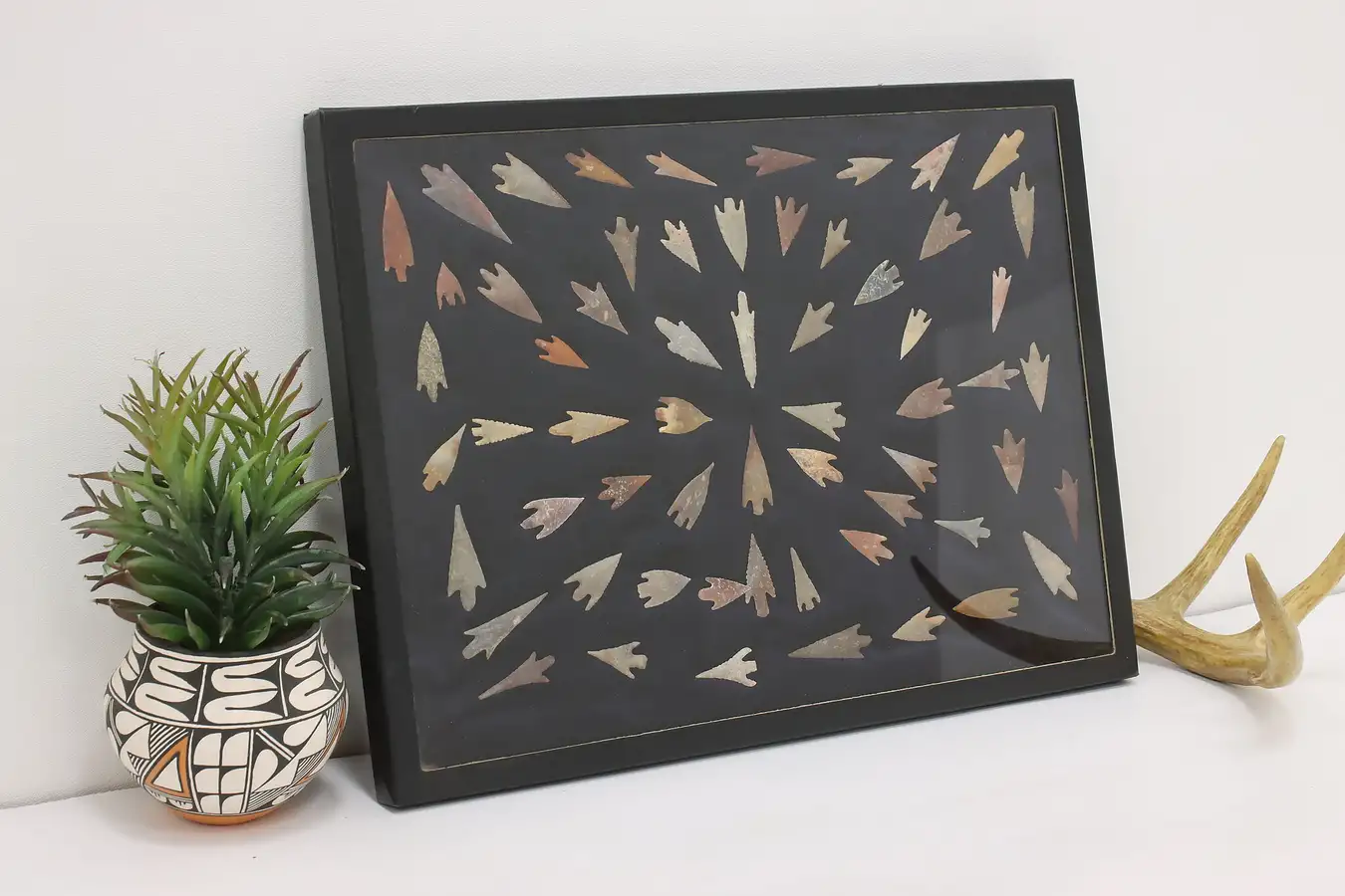 Main image of Indigenous Antique Arrowhead & Stone Point Collection, Case