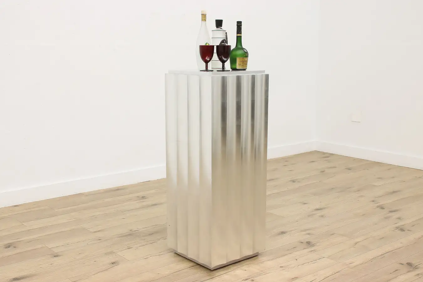 Main image of Midcentury Modern Vintage Art Deco Silver Leaf Pedestal