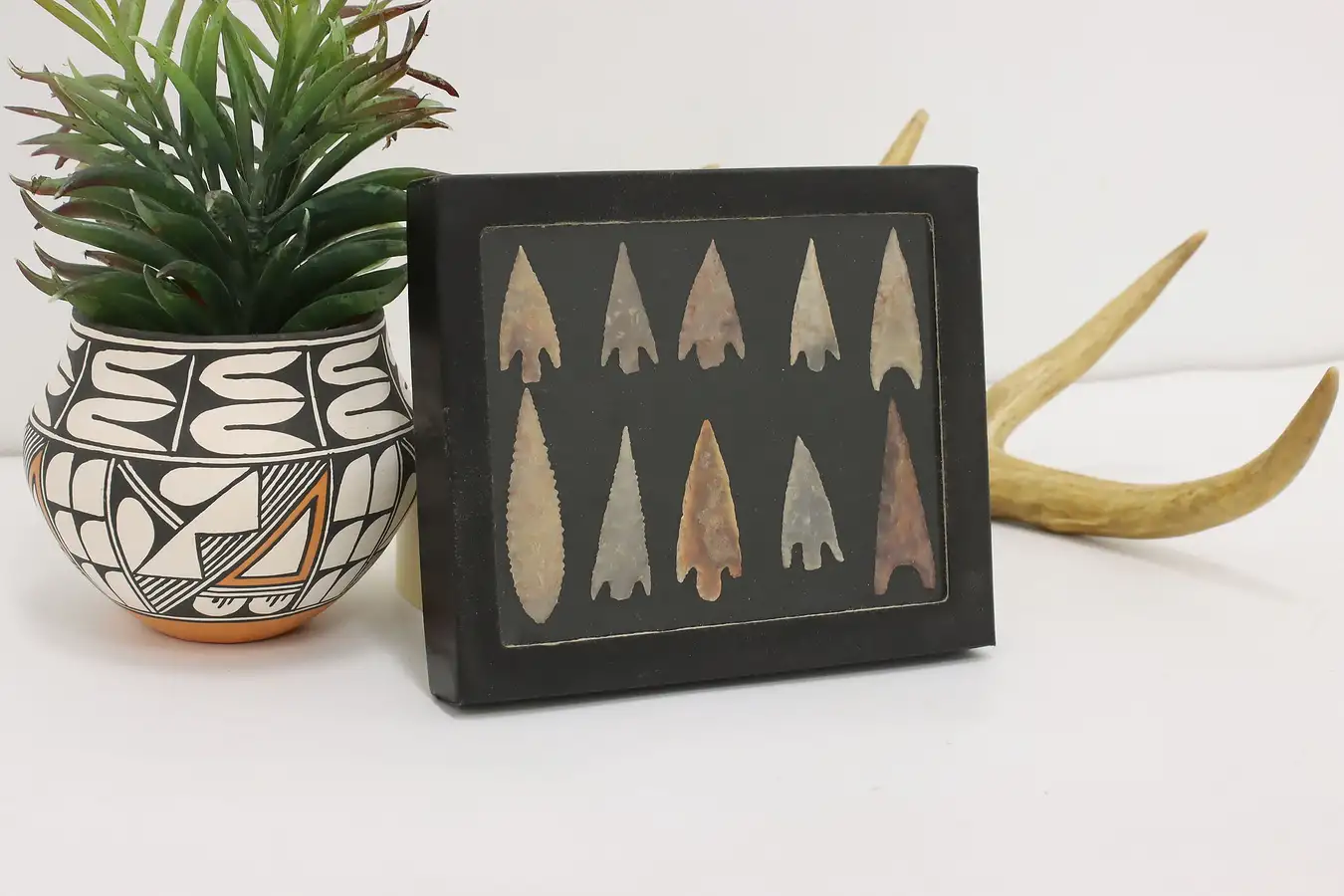 Main image of Set of 10 Antique Indigenous Arrowheads in Case