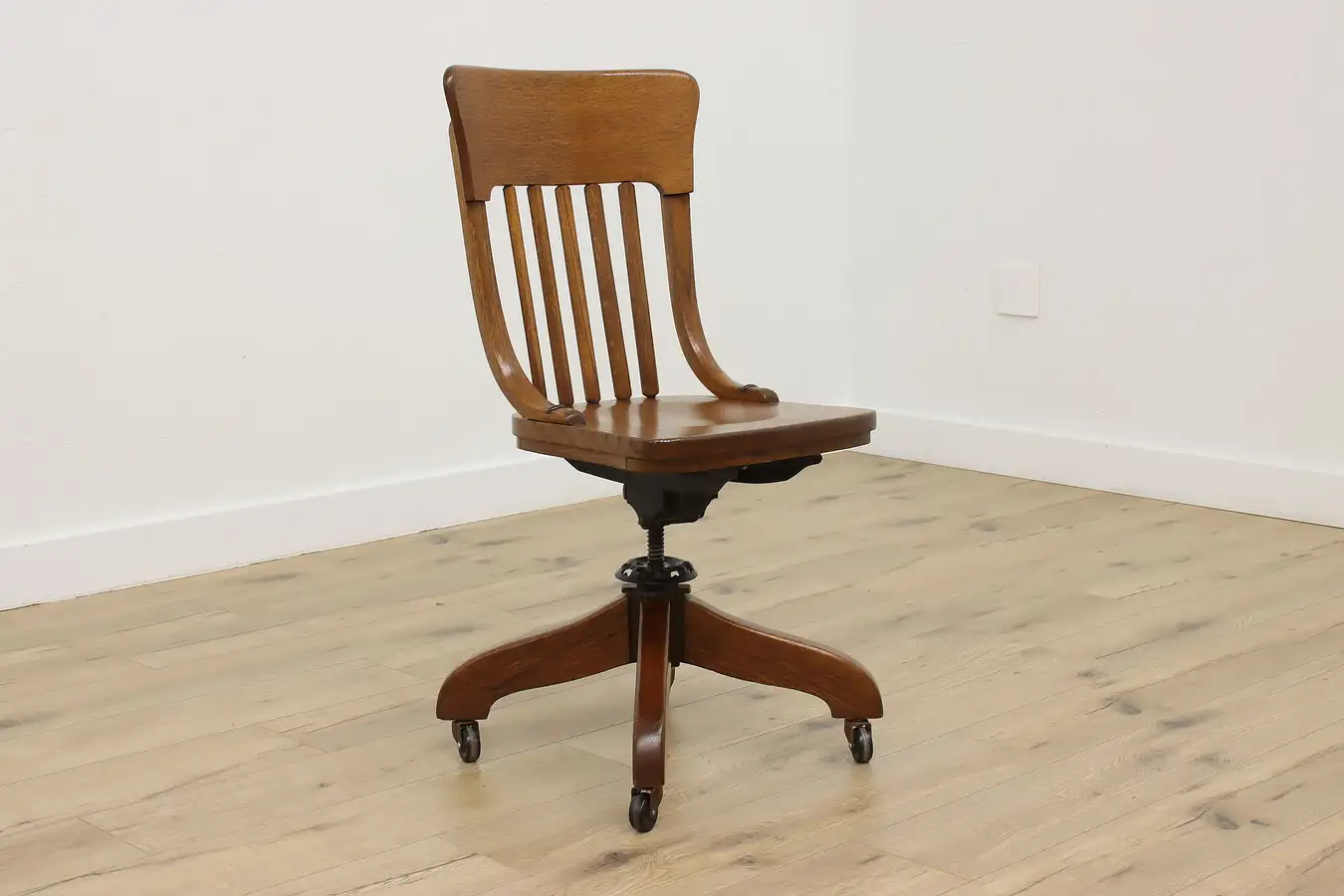 Main image of Arts & Crafts Mission Oak Antique Swivel Office Desk Chair