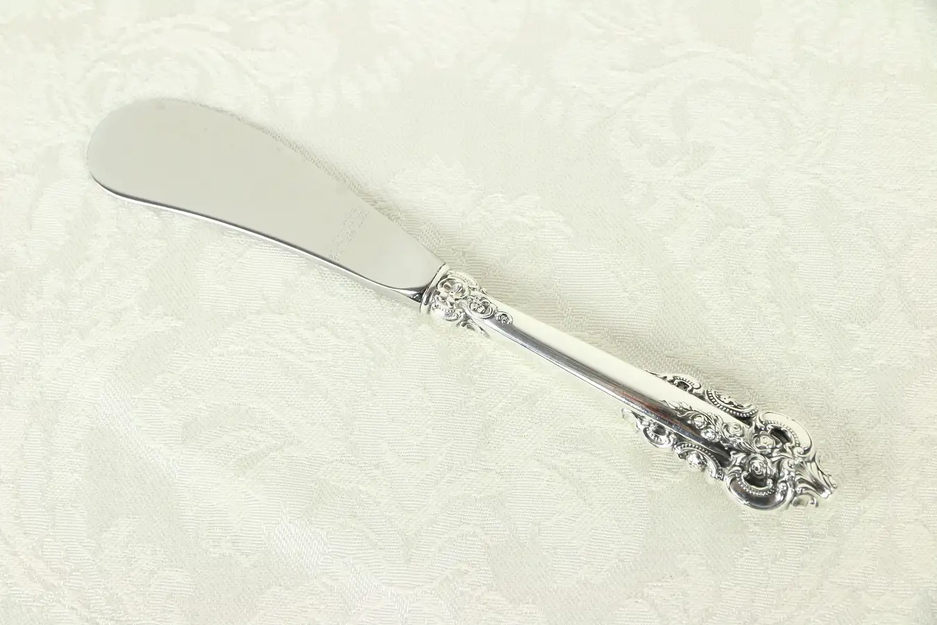 Main image of Grand Baroque Wallace Sterling Silver 6" Butter Knife