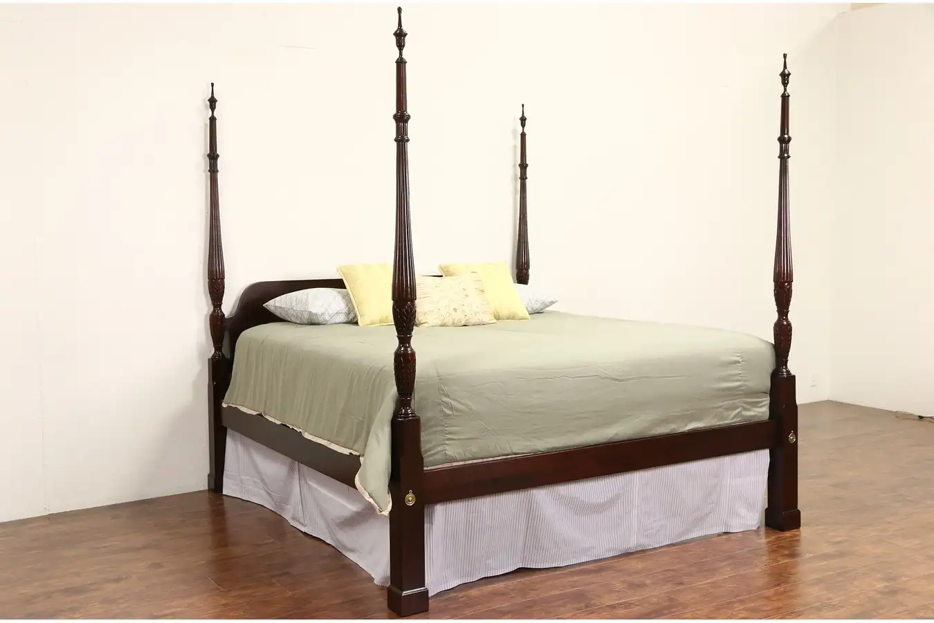 Main image of King Size Carved Traditional Solid Mahogany Vintage Poster Bed