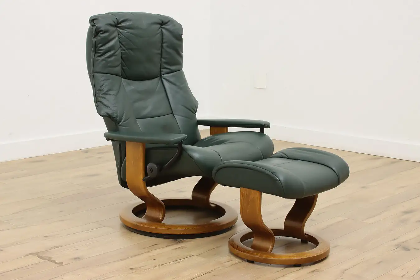 Main image of Stressless Midcentury Modern Vintage Leather Chair, Ekornes