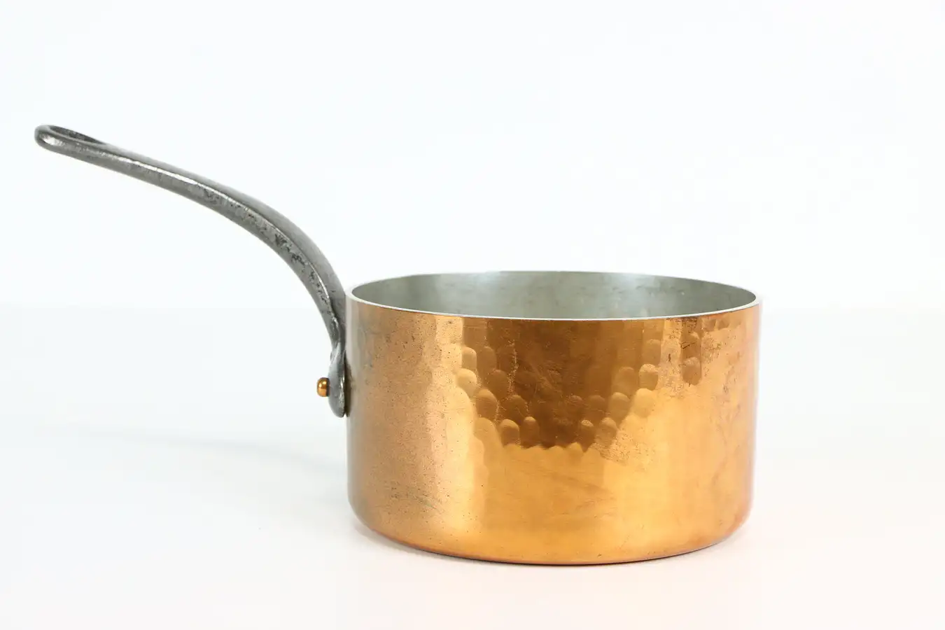 Main image of Hammered Copper Vintage Farmhouse Kettle with Iron Handle Made in France
