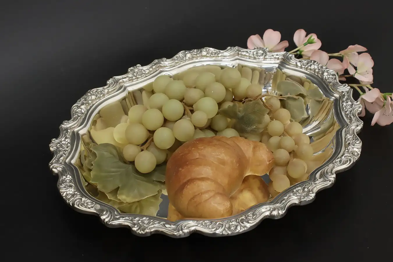 Main image of Countess by International Vintage Silverplate Serving Dish