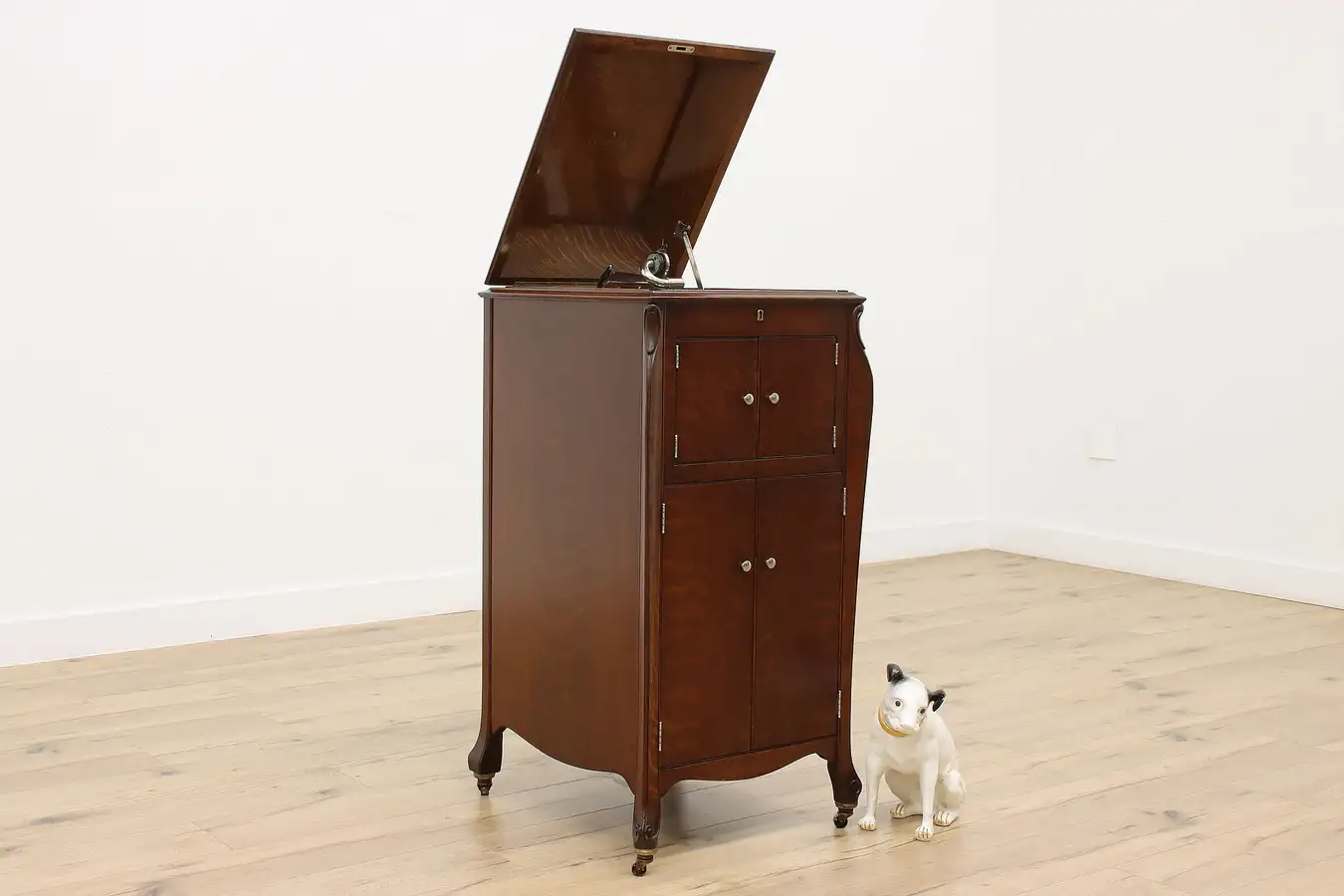 Main image of Victrola Record Player Antique Oak Phonograph VV-XI Records