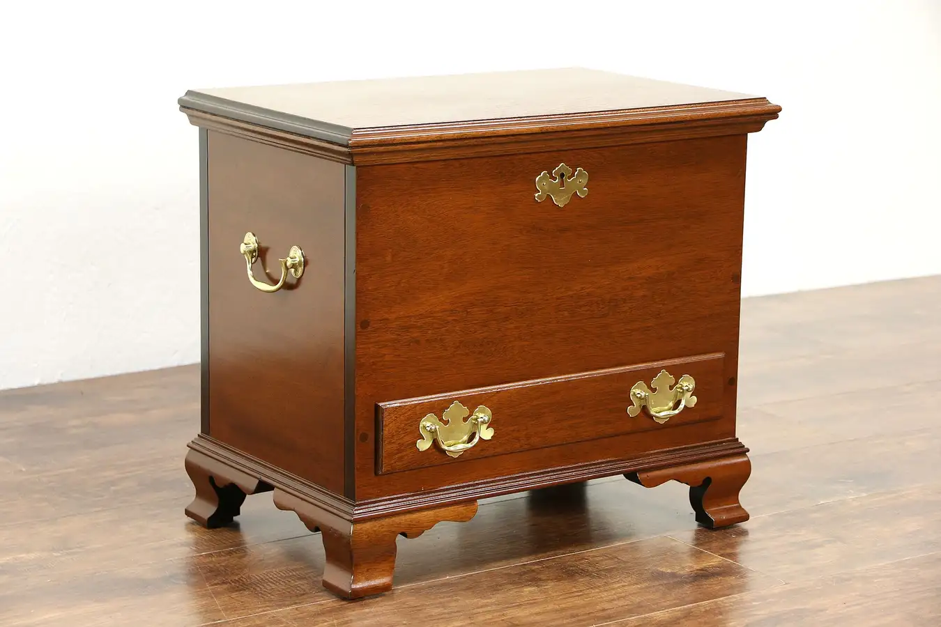 Main image of Traditional Vintage Mahogany Trunk or Lift Lid Chairside Chest