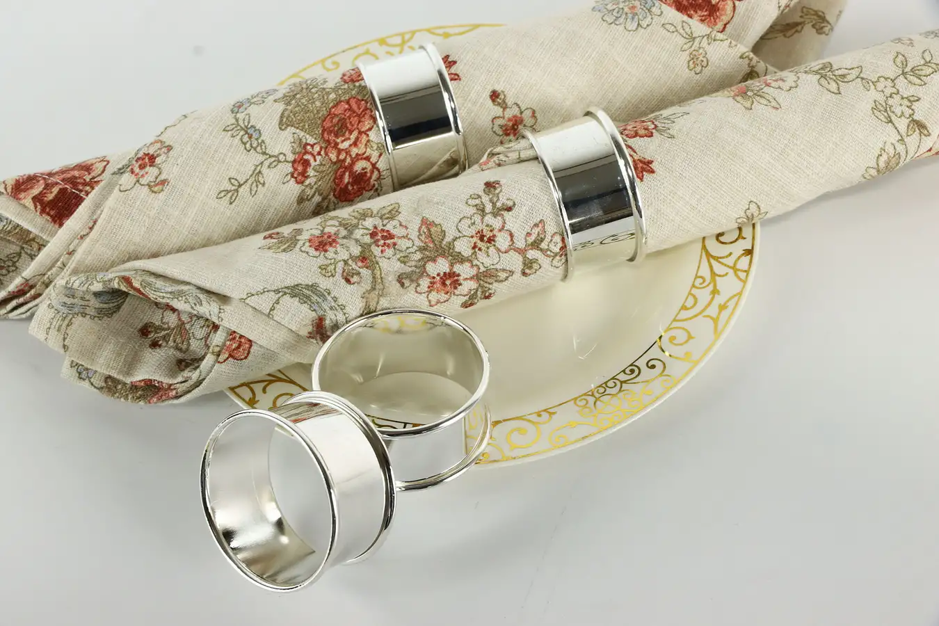 Main image of Set of 4 Silverplate Vintage Napkin Rings