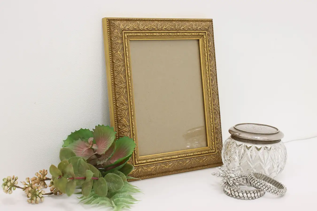 Main image of Gold Vintage Carved 5x7 Picture or Mirror Frame