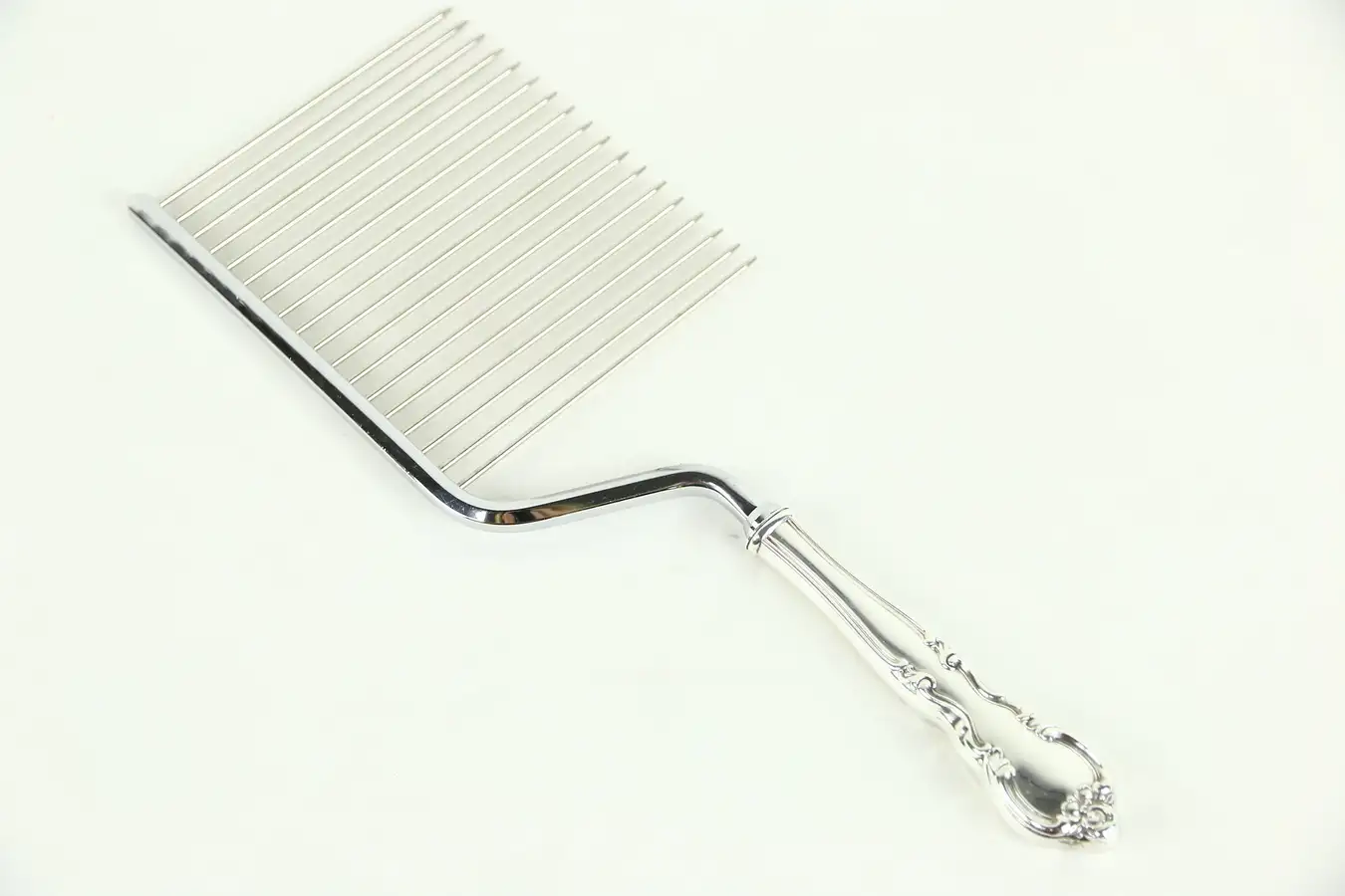 Main image of Easterling American Classic Sterling Silver Angel Food Cake Cutter