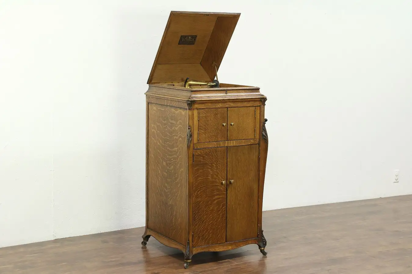 Main image of Victrola Antique Oak Phonograph Victor Record Player Model VVXVI