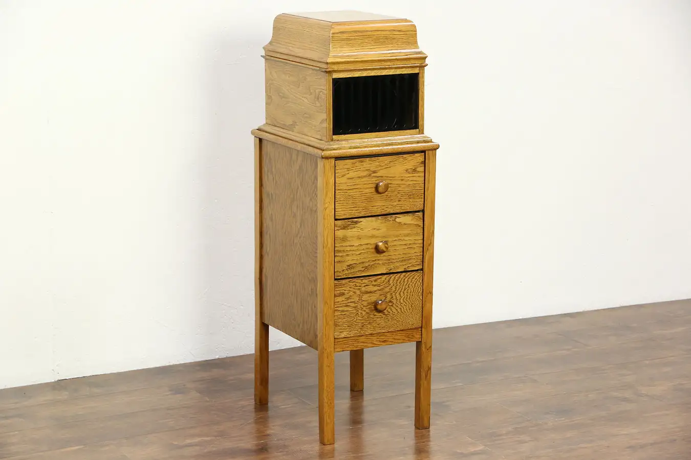 Main image of Edison Amberola 30 Antique Cylinder Player Phonograph, 60 Records