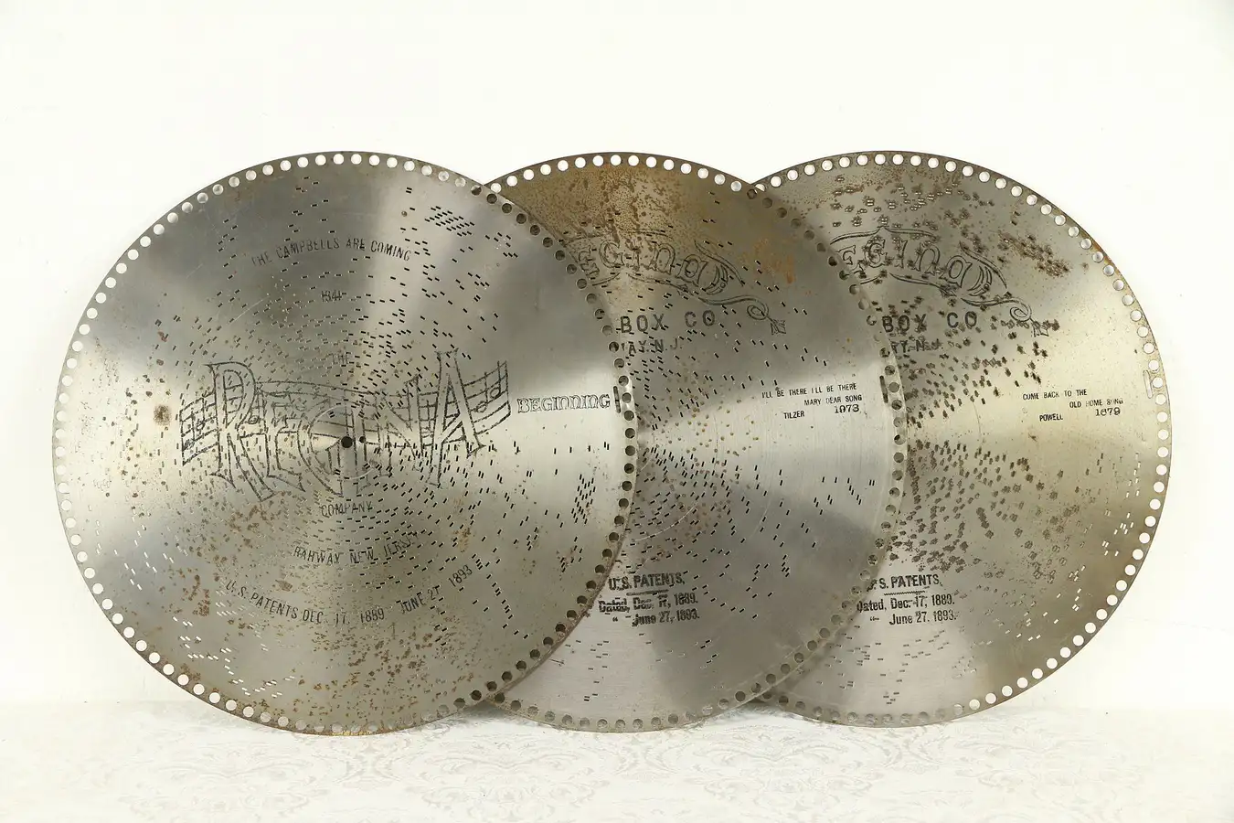Main image of Regina Music Box 3 Antique 15 1/2" Disks, The Campbell's Are Coming