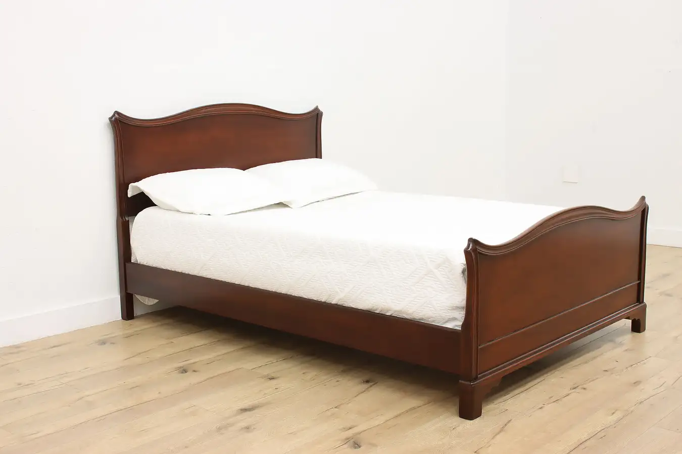Main image of Georgian Vintage Mahogany Double Full Size Bed Morganton