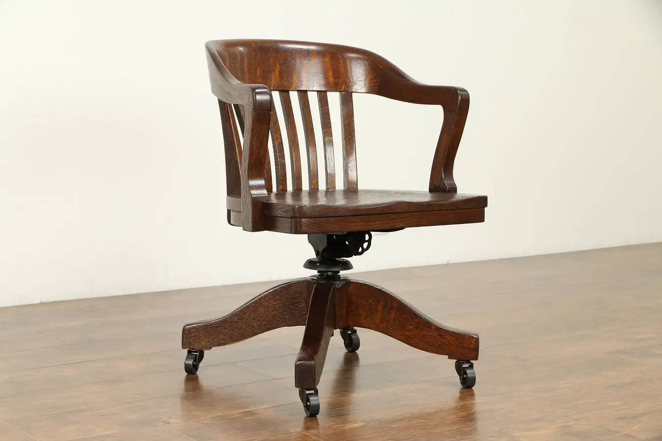 Main image of Oak Quarter Sawn 1910 Vintage Swivel Adjustable Desk Chair