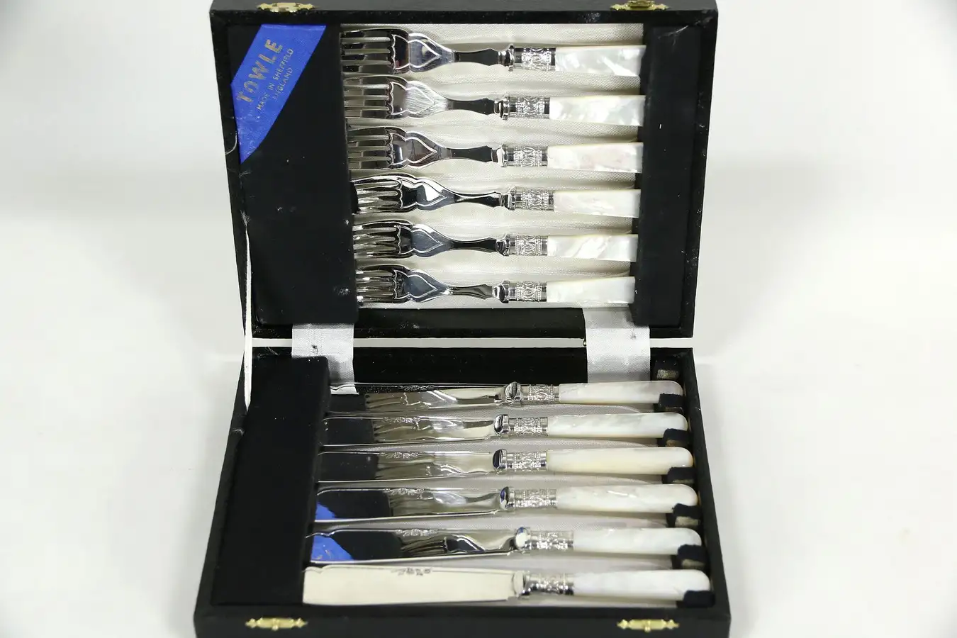 Main image of Towle English Silverplate & Pearl 6 Forks & 6 Knives, Fish, Travel Lunch Set