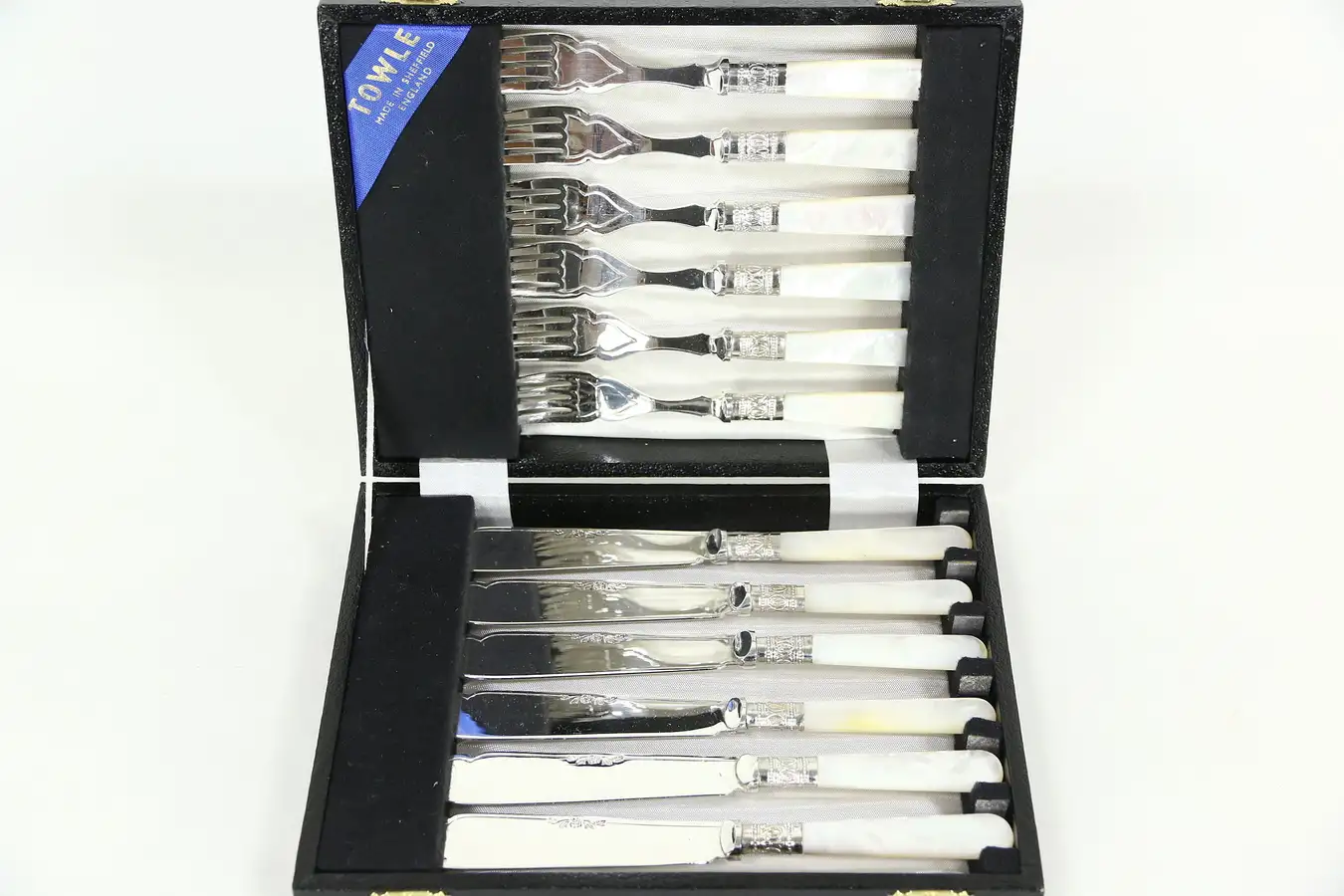Main image of Towle English Silverplate & Pearl 6 Forks & 6 Knives, Fish, Travel Lunch Set