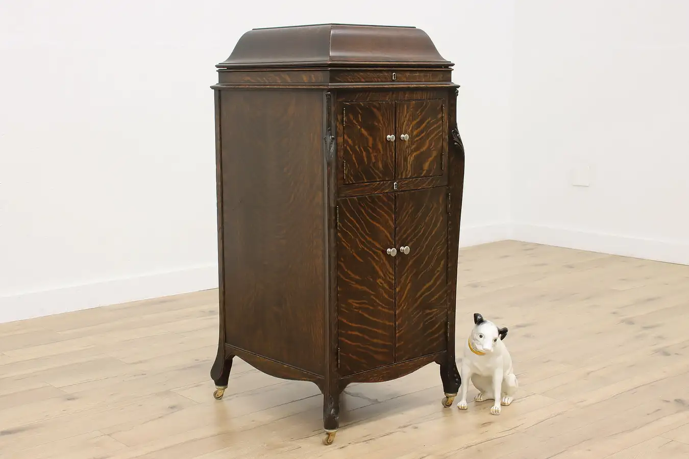 Main image of Victor Antique Victrola Oak Phonograph VV-XIV & Records