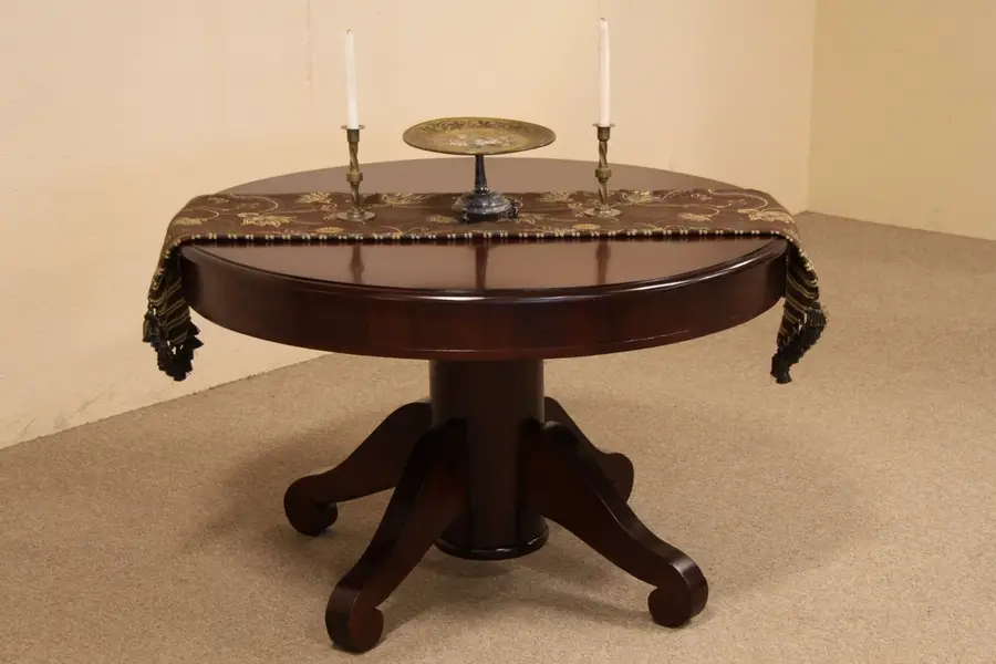 Photo of Round 4' Antique Mahogay Breakfast or Center Table