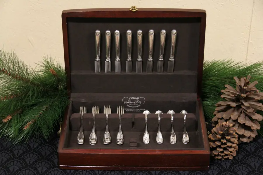 Photo of Set of Lunch Size Fiddle, Thread & Shell Sterling Silver Flatware 32 Pc.