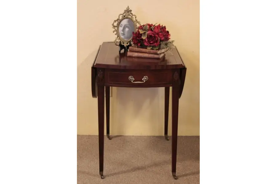 Photo of Oval Dropleaf Pembroke Lamp or End Table