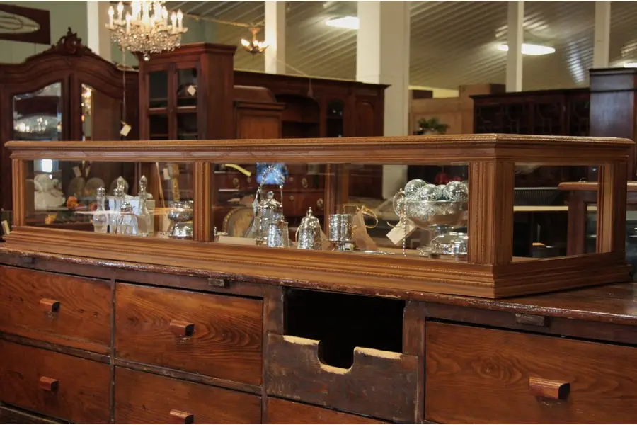 Photo of Oak Counter-top 7 Foot Showcase
