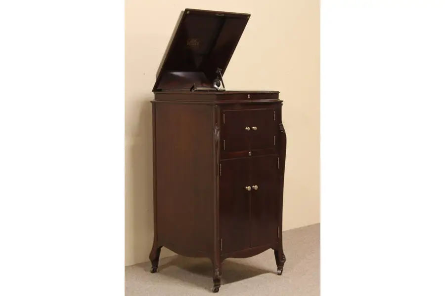 Photo of Victrola Victor 1910 Phonograph VV-XIV