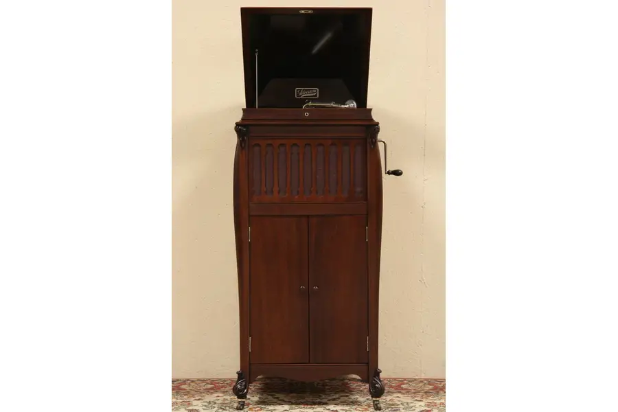 Photo of Silvertone Sears 1920 Wind Up Phonograph Record Player