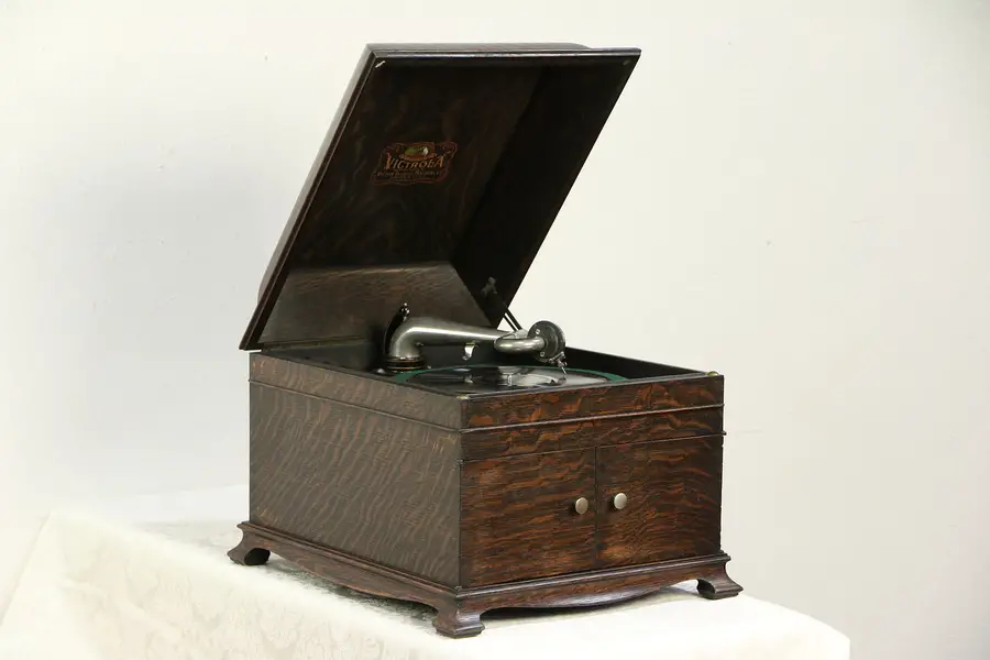 Photo of Victor Oak Tabletop Antique VV-IX Victrola Phonograph & Records