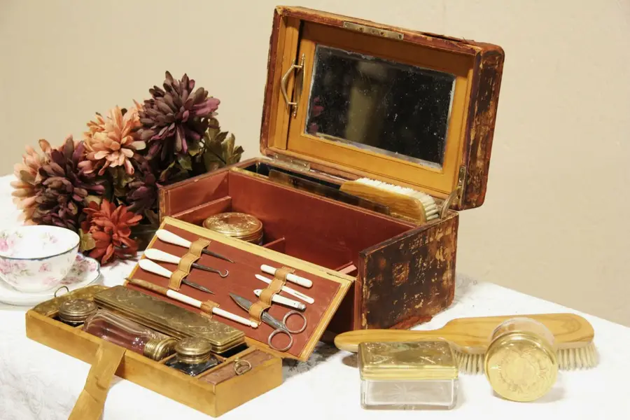 Photo of English 1890 Travel Dressing Case