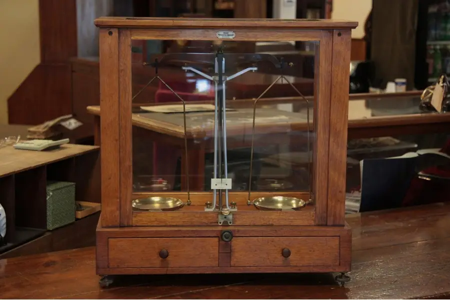 Photo of Chicago Laboratory, Gold or Apothecary Scale