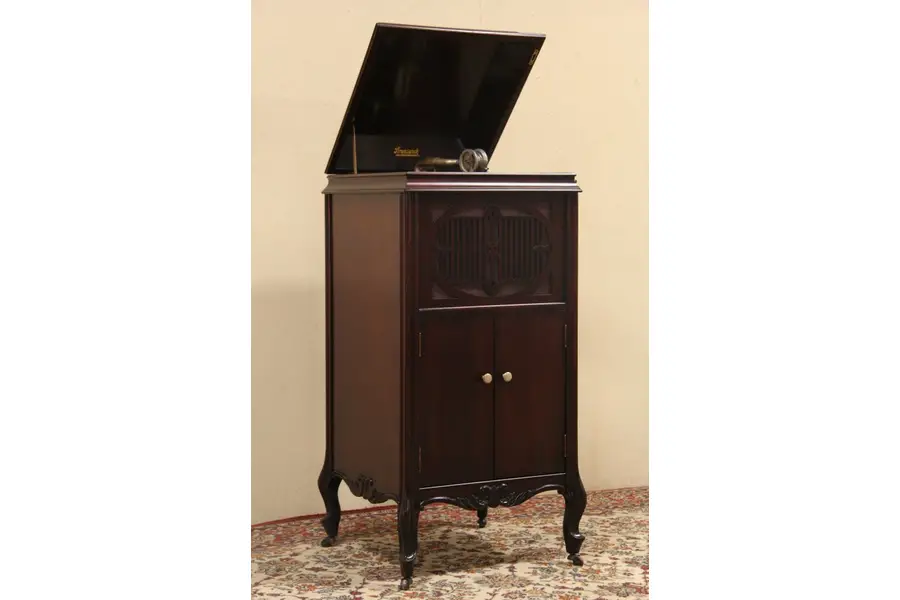 Photo of Brunswick 1917 Pat. Carved Mahogany Windup Phonograph Record Player