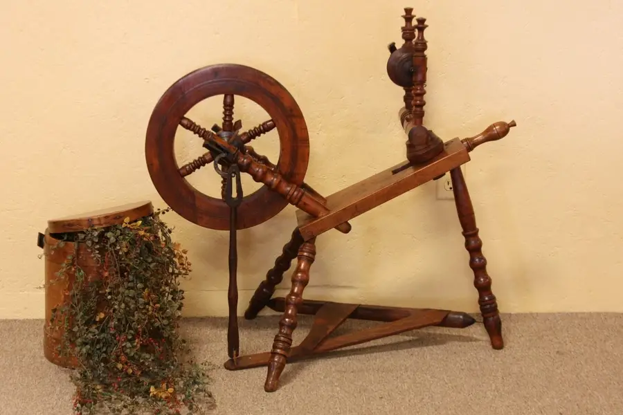 Photo of Country Victorian Antique Spinning Wheel