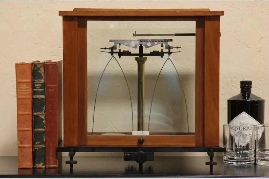 Photo of Voland NY Vintage Lab, Gold or Apothecary Scale