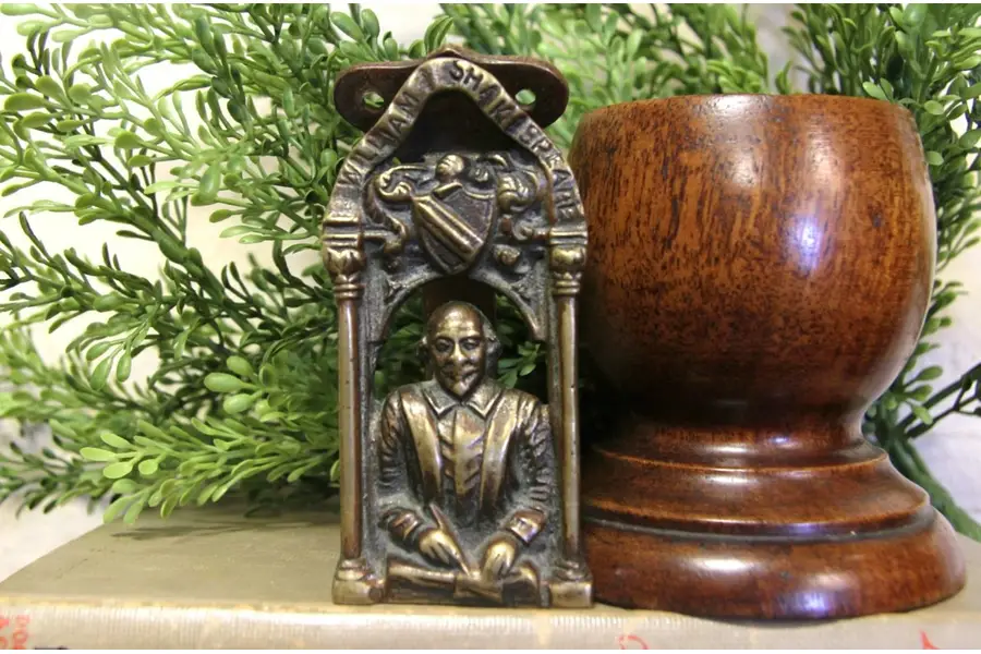 Photo of Shakespeare's Funerary Monument Door Knocker