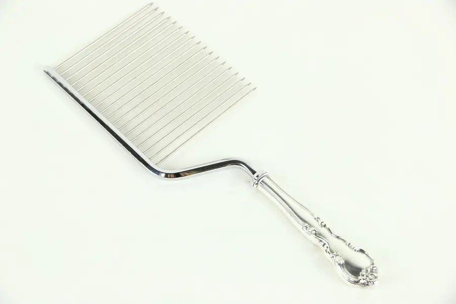 Photo of Easterling American Classic Sterling Silver Angel Food Cake Cutter