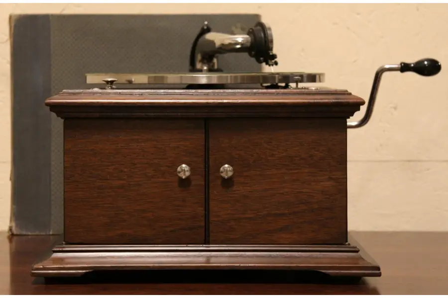 Photo of Victor Table Top 1923 Victrola Phonograph