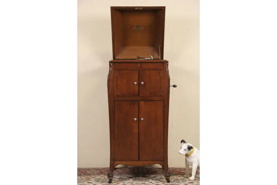 Photo of Victor Victrola Oak Antique 1917 era Phonograph Record Player Model VVXI