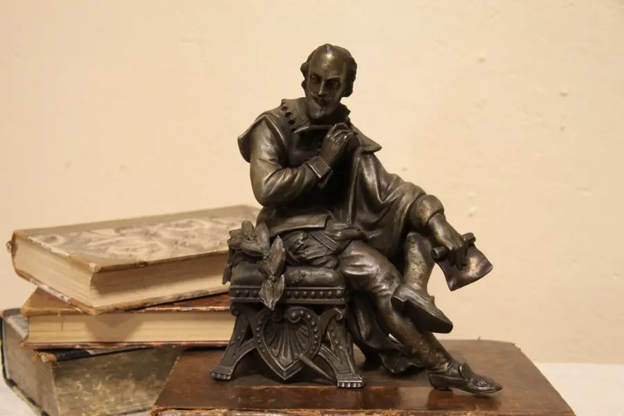 Photo of Statue or Sculpture of Shakespeare Seated, Wreath