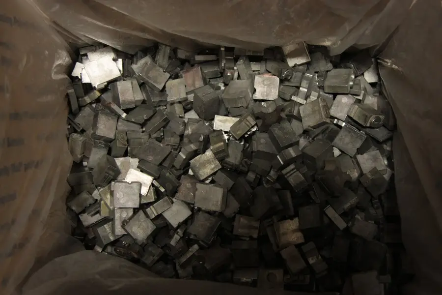 Photo of 50 lbs Antique Lead Print Type