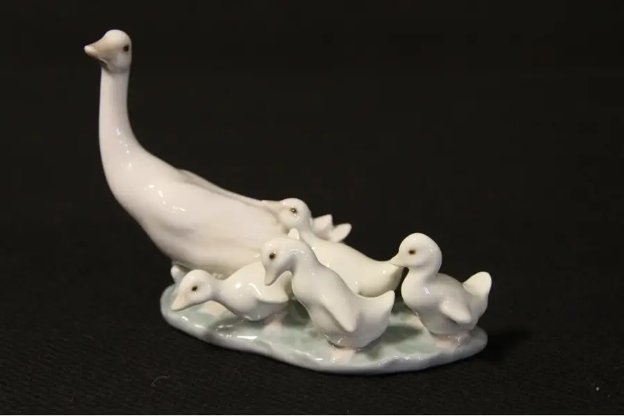 Photo of Lladro Goose & Goslings Figurine