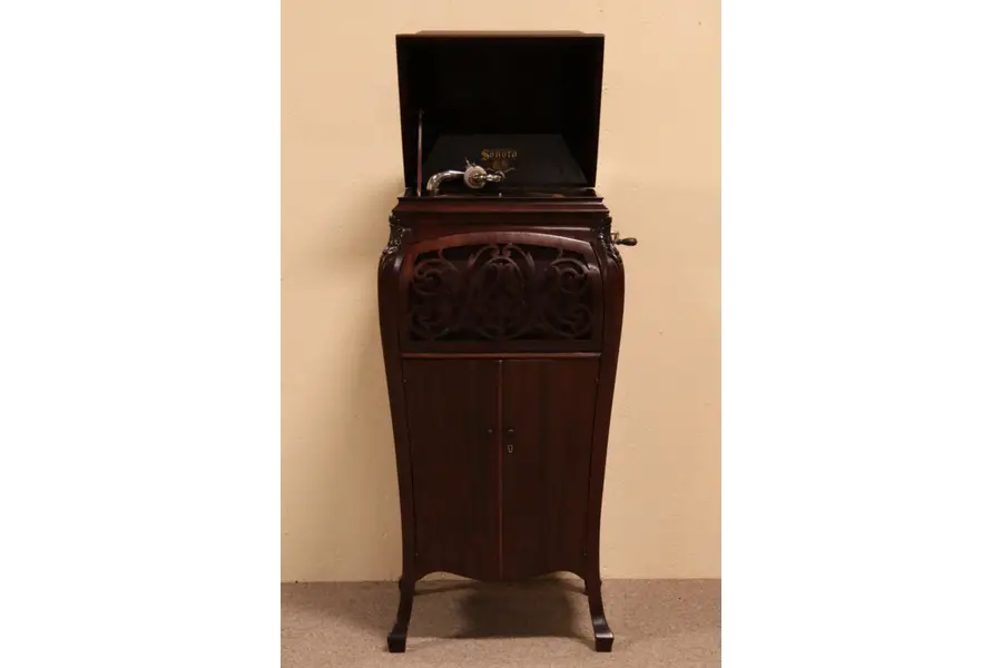 Photo of Sonora Phonograph Wind Up Record Player