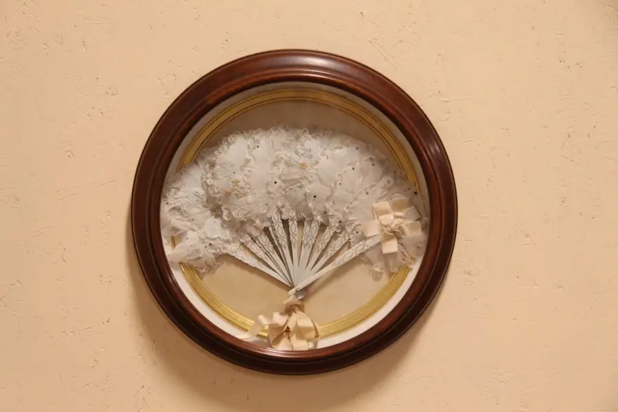 Photo of Victorian Round Shadow Box w/Fan