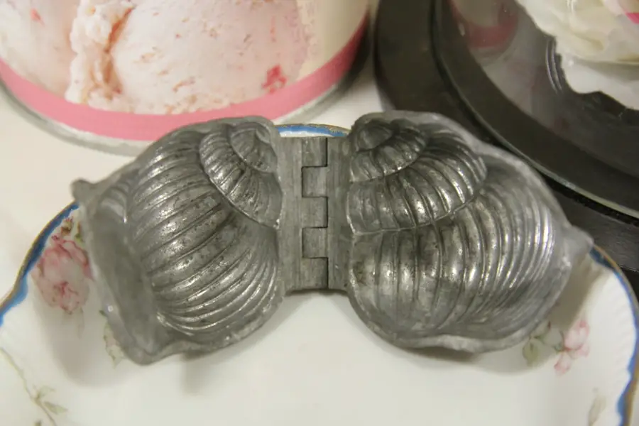 Photo of Sea Shell Ice Cream or Chocolate Vintage Mold